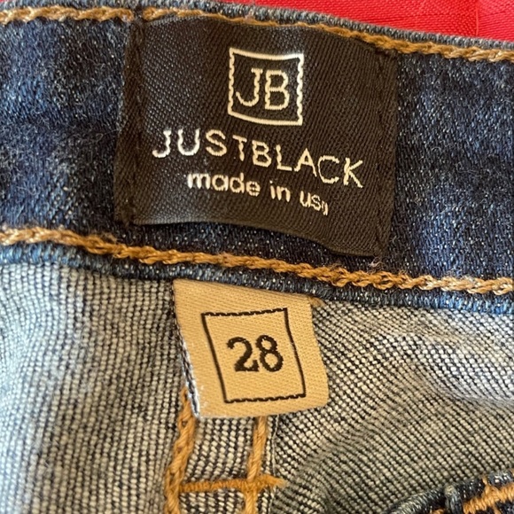 Lulu’s distressed Jean - Picture 5 of 6